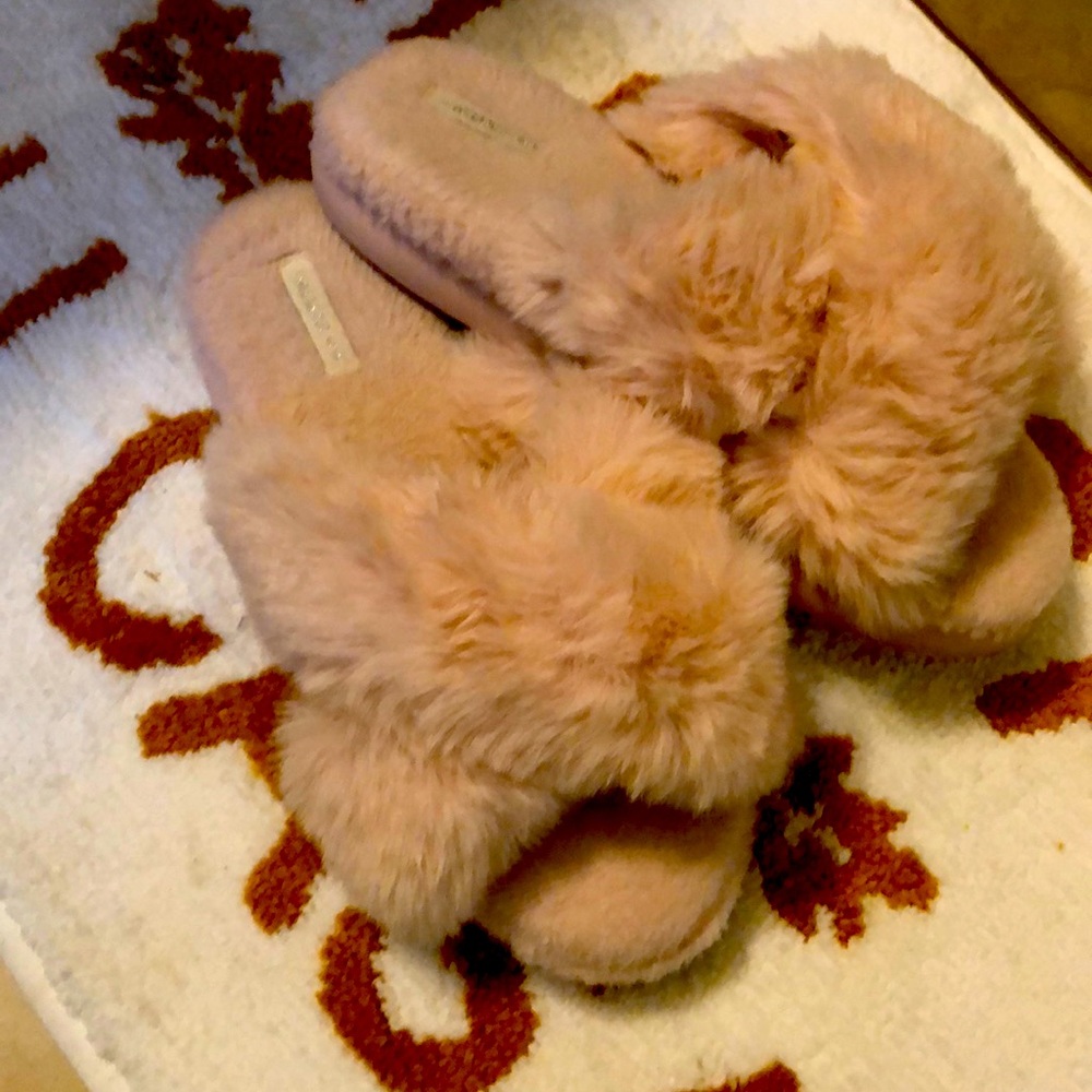 Fuzzy slippers 🧚‍♂️